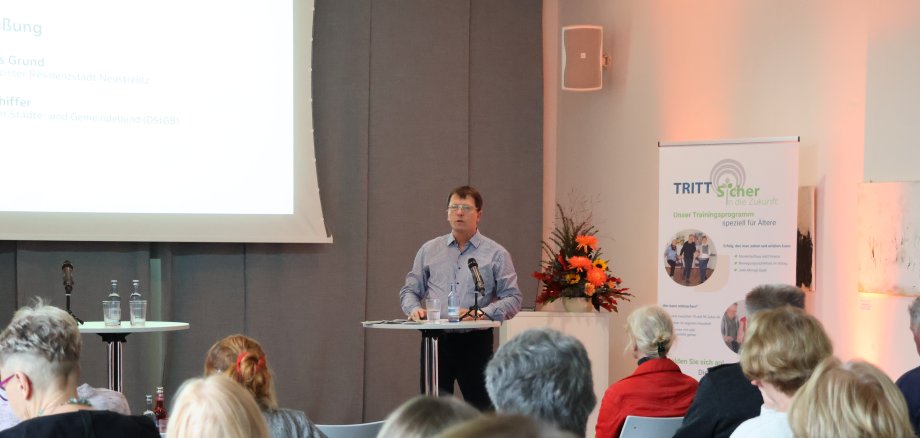 Bürgermeister Andreas Grund bei seinem Grußwort im Rahmen der "Trittsicher"-Regionalkonferenz